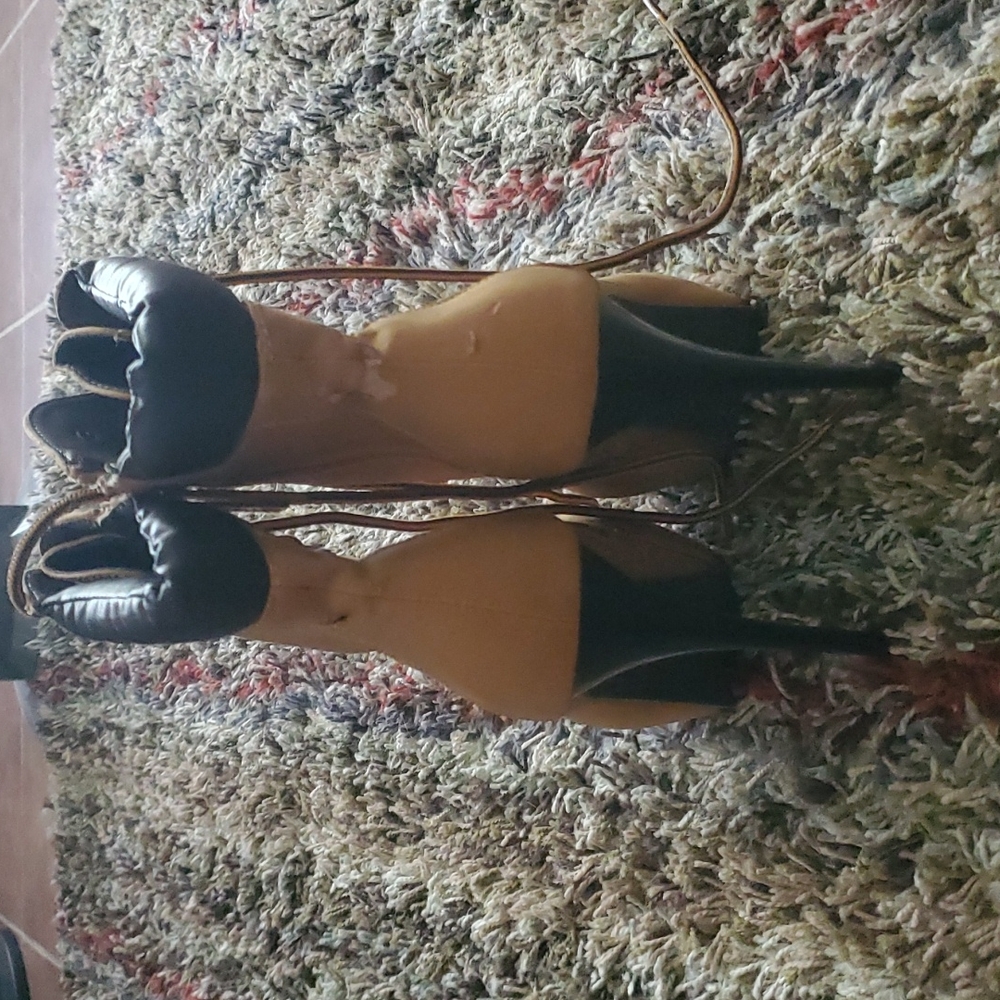Shoes - Picture 2 of 4